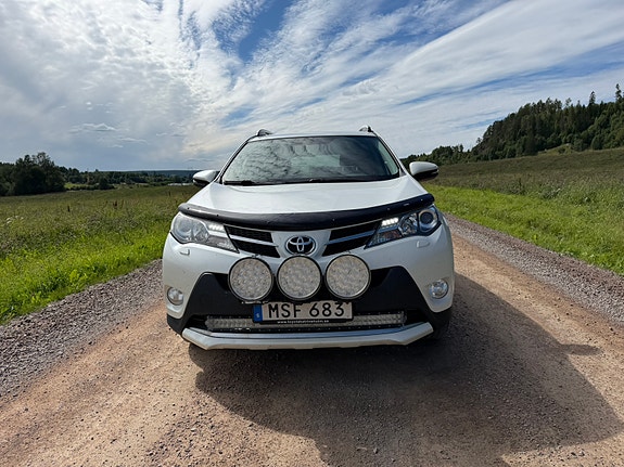 Toyota RAV4 6 of 9