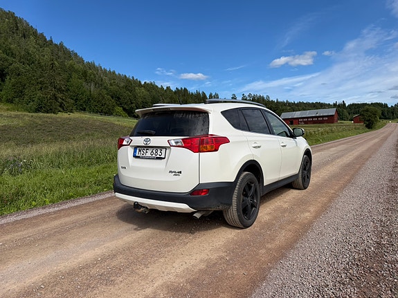 Toyota RAV4 3 of 5