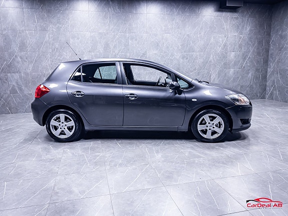 Toyota Auris 8 of 26