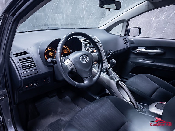 Toyota Auris 11 of 26