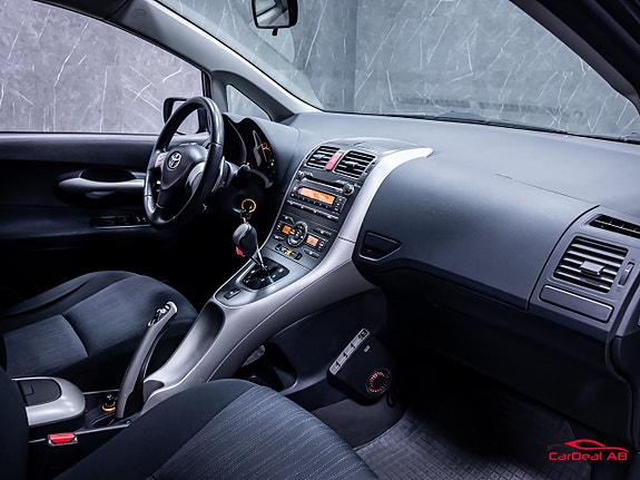 Toyota Auris 14 of 26