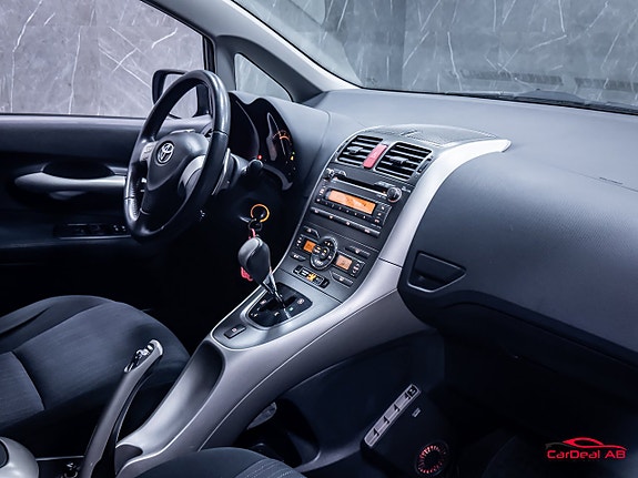 Toyota Auris 13 of 26