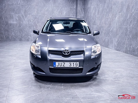 Toyota Auris 2 of 5