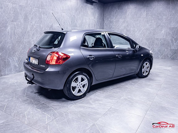 Toyota Auris 7 of 26