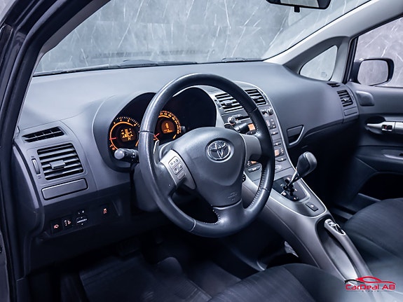 Toyota Auris 12 of 26