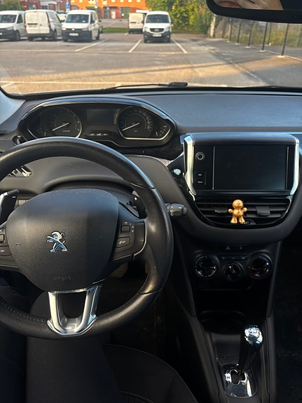 Peugeot 208 5 of 5
