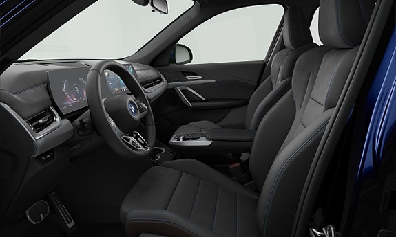 BMW iX1 3 of 3