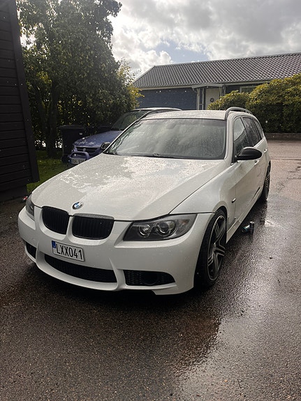 BMW 325d 2 of 8