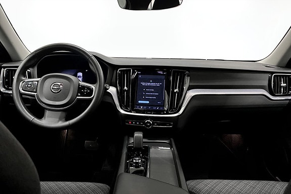 Volvo V60 Cross Country 4 of 5
