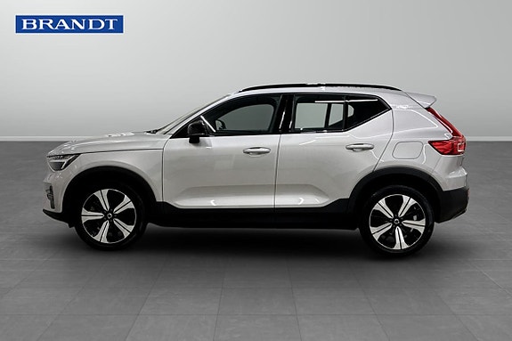 Volvo XC40 3 of 5