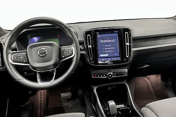 Volvo XC40 4 of 5