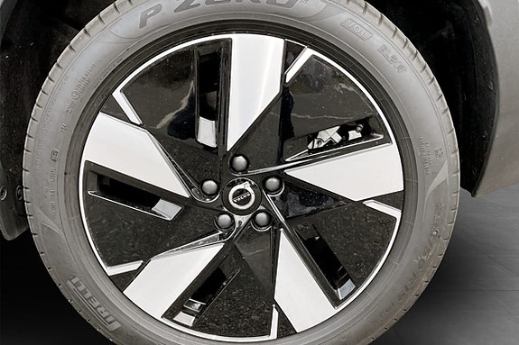 Volvo EX40 10 of 12