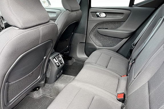 Volvo EX40 8 of 12