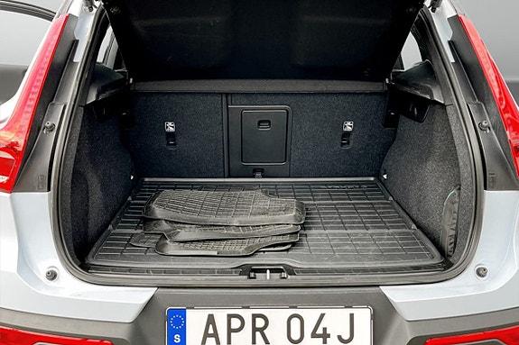 Volvo EX40 9 of 12