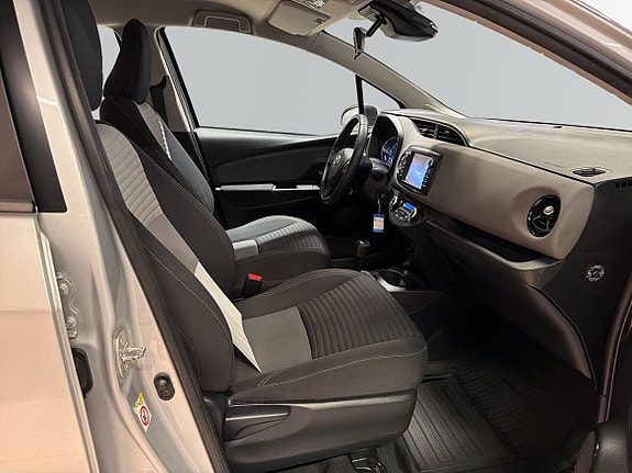 Toyota Yaris 8 of 13
