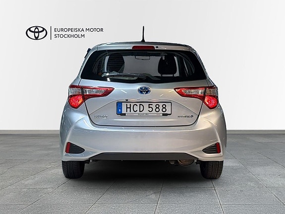 Toyota Yaris 7 of 13