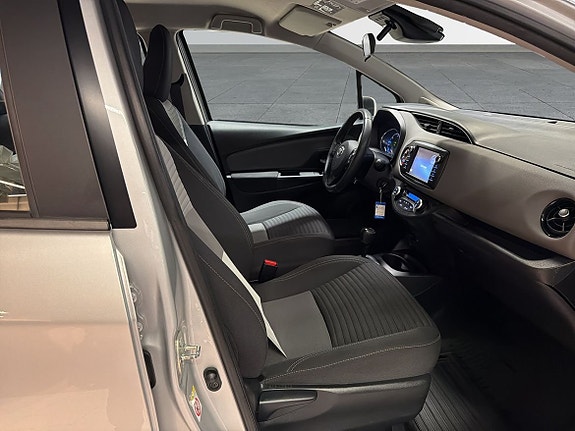 Toyota Yaris 10 of 13