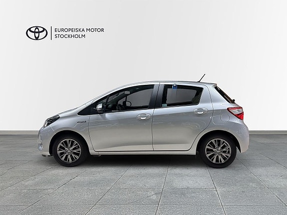 Toyota Yaris 2 of 13