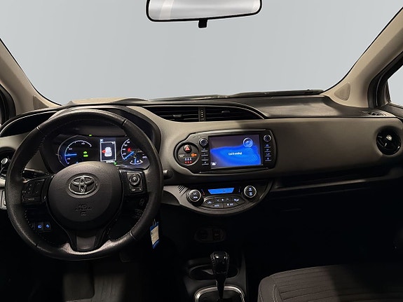 Toyota Yaris 11 of 13