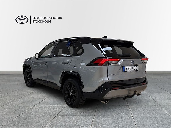 Toyota RAV4 3 of 5