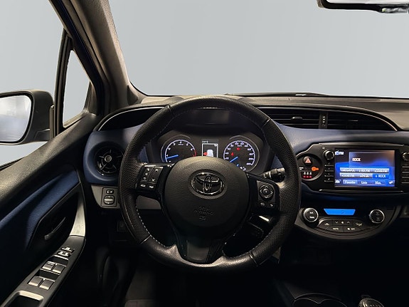 Toyota Yaris 9 of 11