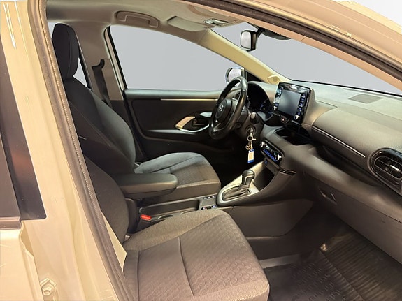 Toyota Yaris 6 of 13