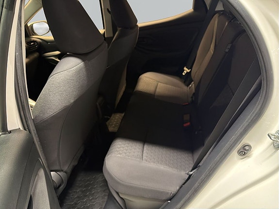 Toyota Yaris 7 of 13