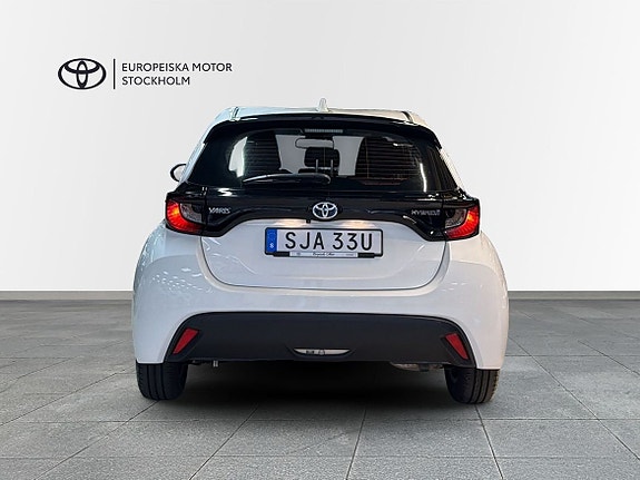 Toyota Yaris 4 of 13