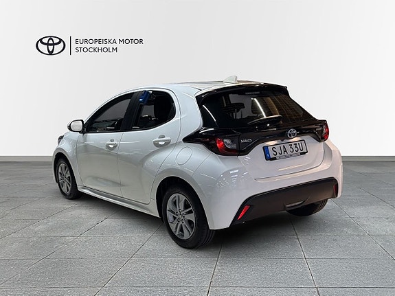 Toyota Yaris 2 of 13