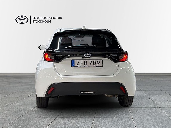 Toyota Yaris 4 of 13