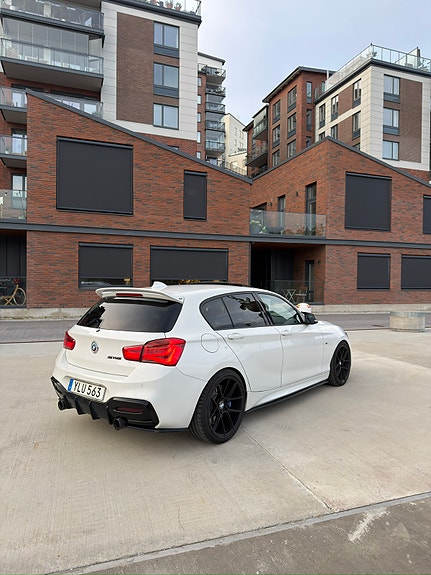 BMW M140i 4 of 5