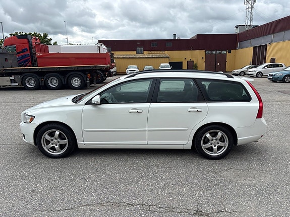 Volvo V50 2 of 5
