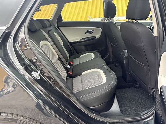 Kia Ceed 12 of 17