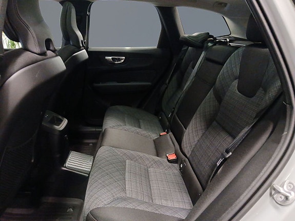Volvo XC60 7 of 15