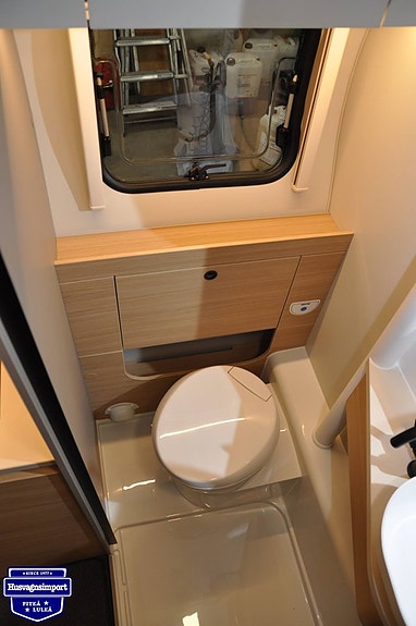 Adria ACTION 391 LH 10 of 14