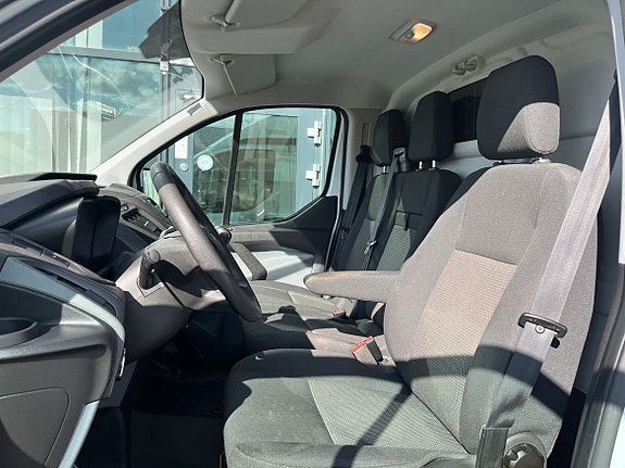 Ford Transit Custom 8 of 16