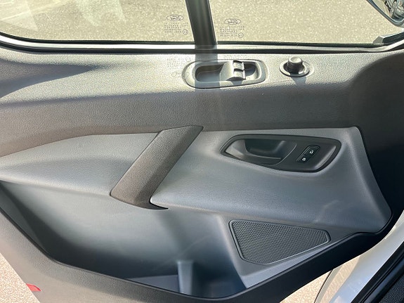 Ford Transit Custom 16 of 16