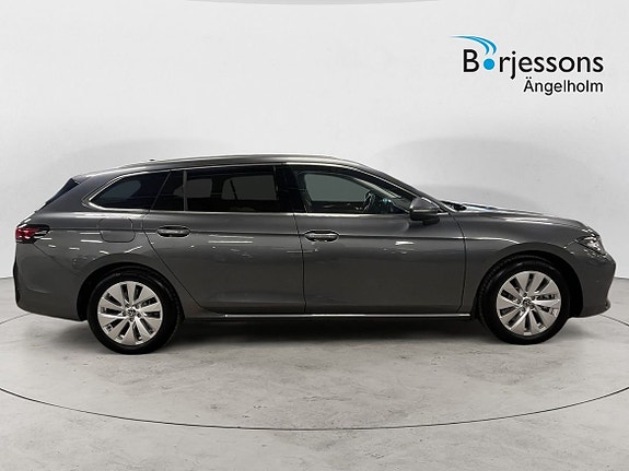 Volkswagen Passat 2 of 5