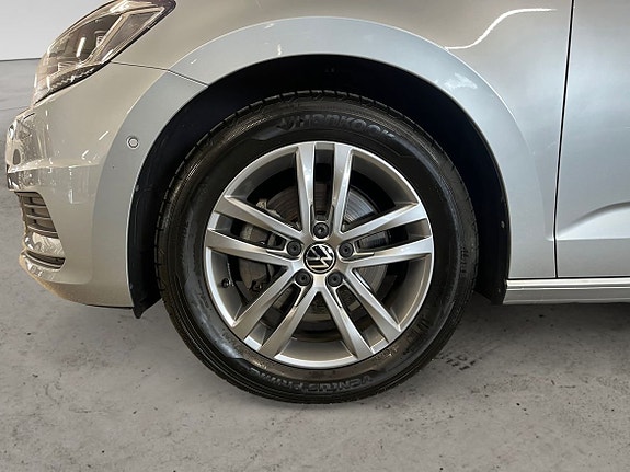 Volkswagen Touran 4 of 5