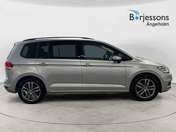 Volkswagen Touran 2 of 5