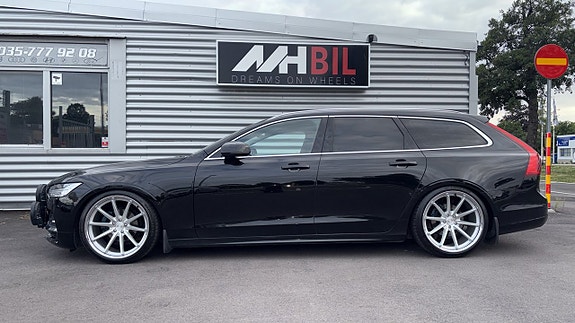 Volvo V90 2 of 5