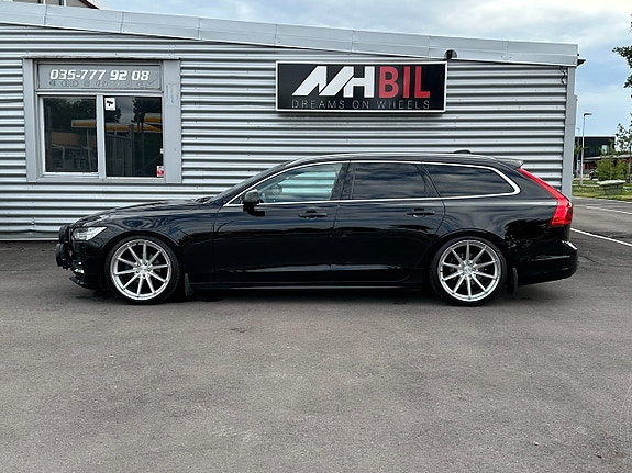 Volvo V90 2 of 25