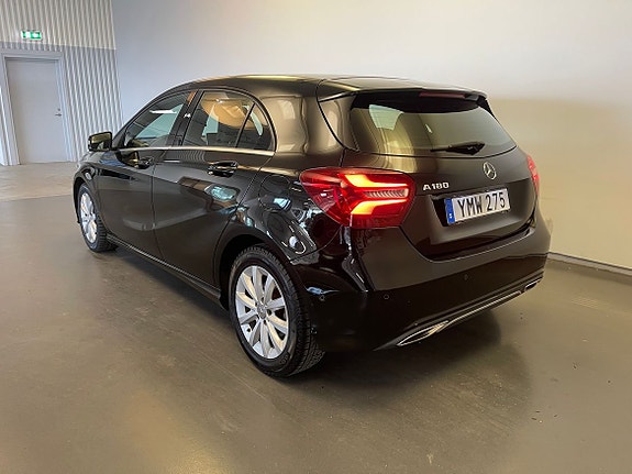 Mercedes-Benz A180 2 of 5