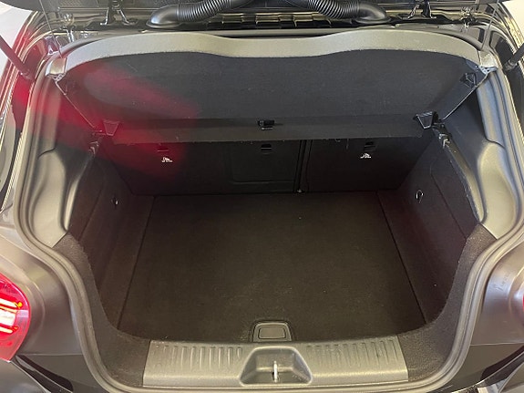 Mercedes-Benz A180 3 of 5