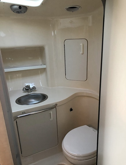 Sea Ray 300 Sundancer 14 of 19
