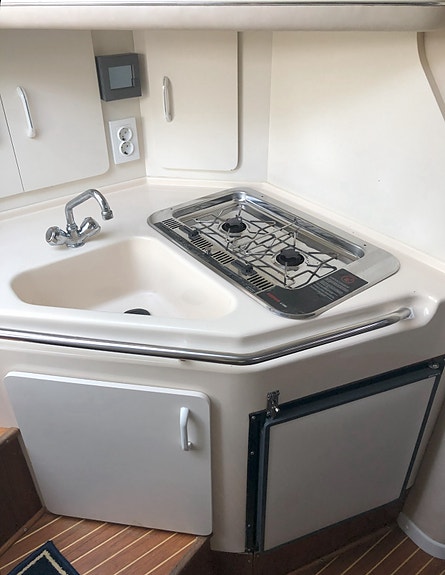 Sea Ray 300 Sundancer 11 of 19
