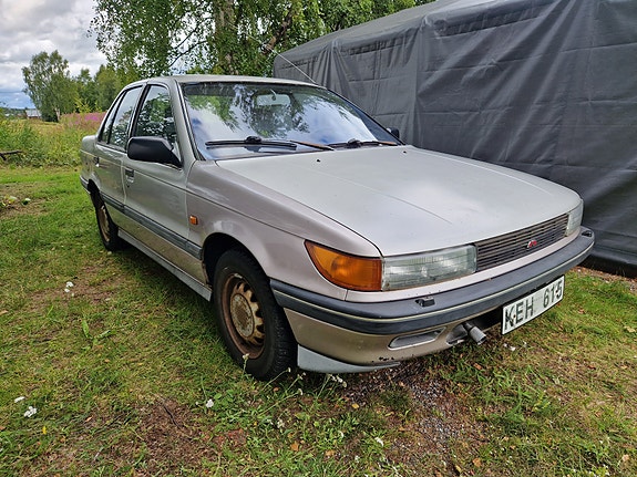 Mitsubishi Lancer 2 of 5