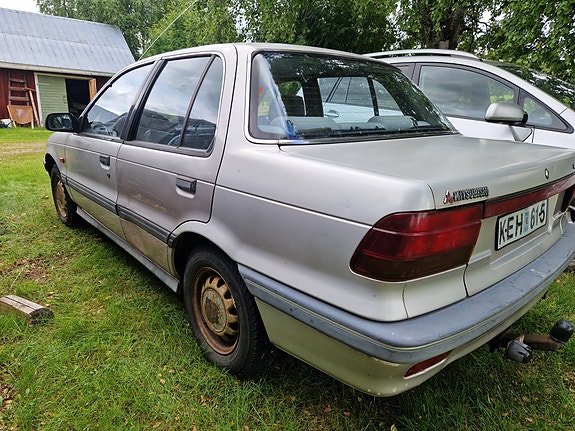 Mitsubishi Lancer 4 of 5