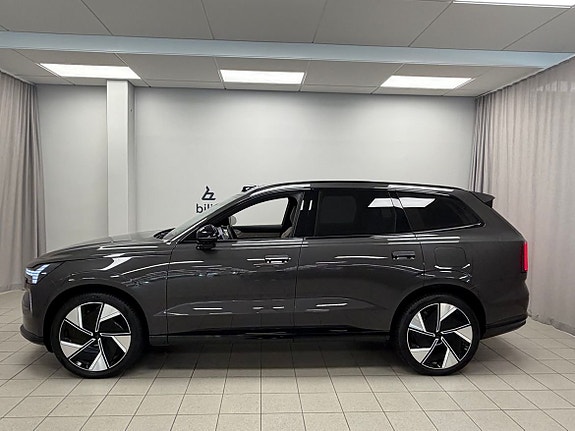 Volvo EX90 2 of 5