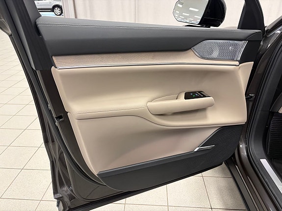 Volvo EX90 5 of 5